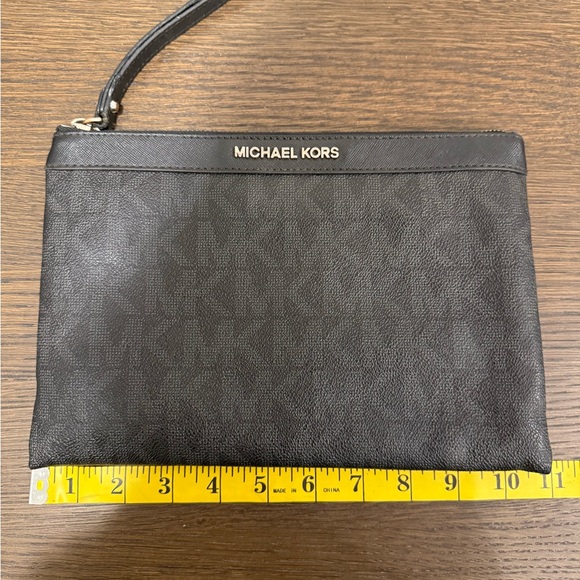 Michael Kors Black Jet Set Clutch - Picture 1 of 10